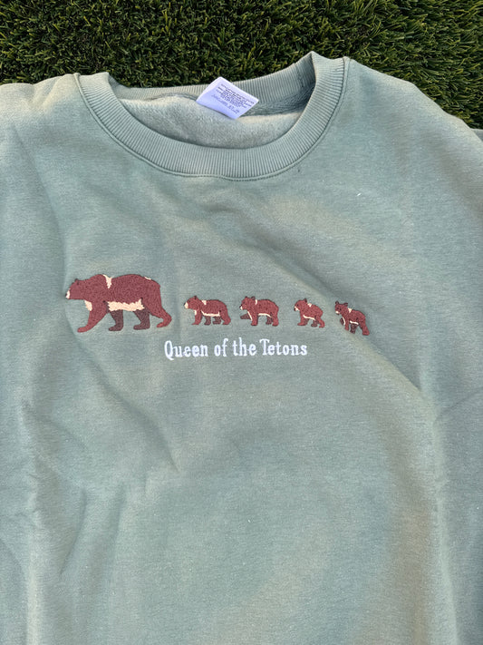 Queen of the Tetons Crewneck (BB)